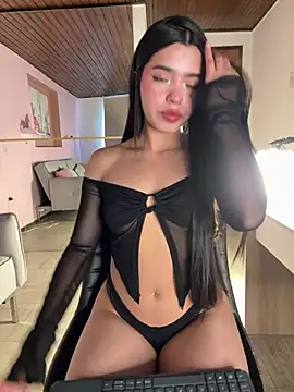 LunaMoore Pink online show from April 8, 12:49 pm