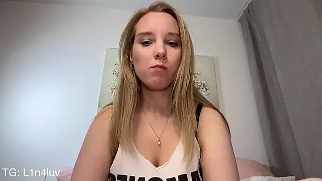 AIicaparkerc online show from March 31, 5:13 pm