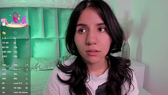 HollyPeach online show from April 22, 7:37 pm