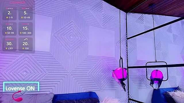 Snapshot of CinnamonHeat chatting on October 20, 11:10 am CinnamonHeat online show from October 20, 11:10 am