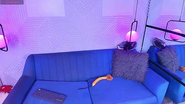 Snapshot of CinnamonHeat chatting on October 25, 11:07 am CinnamonHeat online show from October 25, 11:07 am