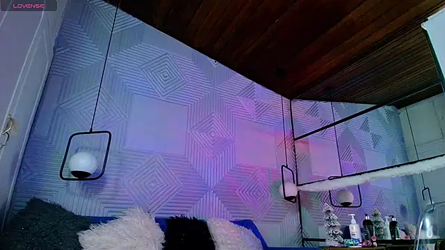 Snapshot of CinnamonHeat chatting on November 19, 11:10 am CinnamonHeat online show from November 19, 11:10 am