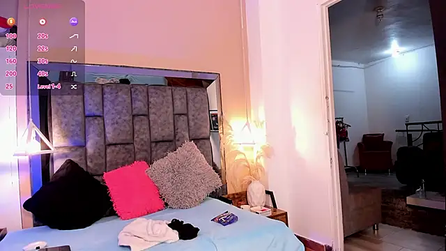 Snapshot of SofiRuiz_ chatting on December 4, 3:16 am SofiRuiz online show from December 4, 3:16 am