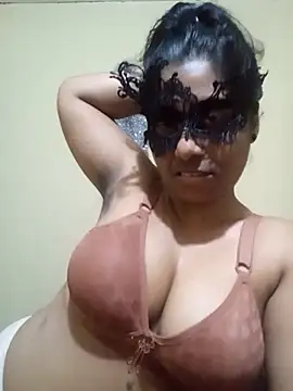 Expose Queen online show from January 8, 5:04 pm