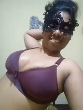 Expose Queen online show from February 15, 6:04 pm