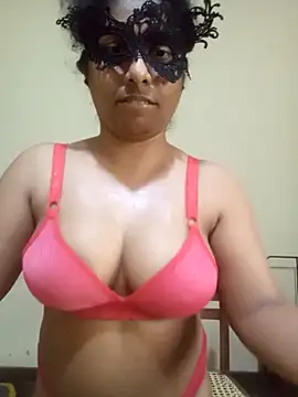 Expose Queen online show from March 1, 11:12 am