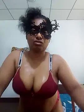 Expose Queen online show from April 10, 5:45 am