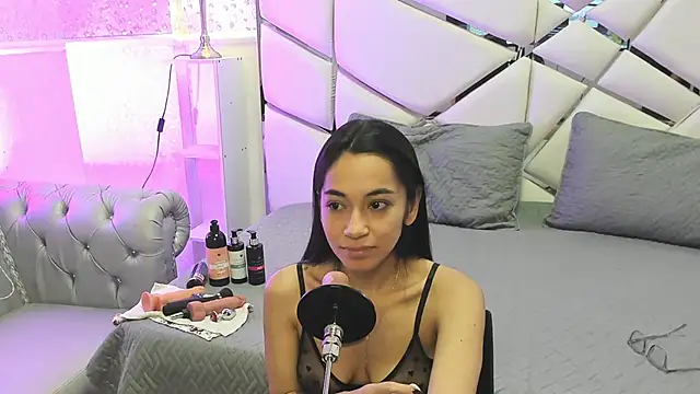 GabbiePrice online show from June 11, 10:35 am