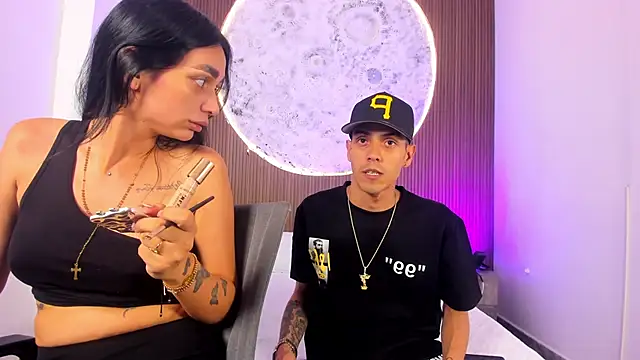 DerryAndIzzy online show from March 30, 10:44 pm