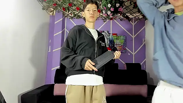 heyy noah11 online show from February 2, 1:10 pm