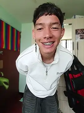 heyy noah11 online show from April 25, 6:05 pm