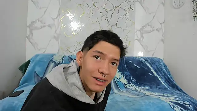 heyy noah11 online show from June 8, 1:22 pm