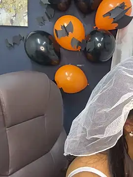 Snapshot of _Isabella_1 chatting on November 1, 2:35 am Isabella 1 online show from November 1, 2:35 am