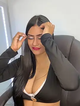 Snapshot of _Isabella_1 chatting on November 14, 2:32 am Isabella 1 online show from November 14, 2:32 am