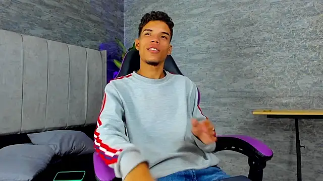 jhojan foxxx  online show from November 10, 9:03 pm