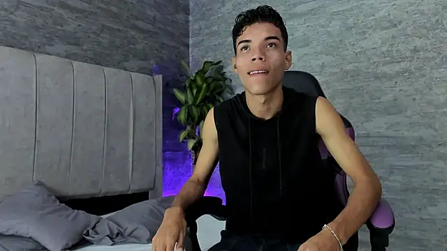 jhojan foxxx  online show from November 11, 8:53 pm