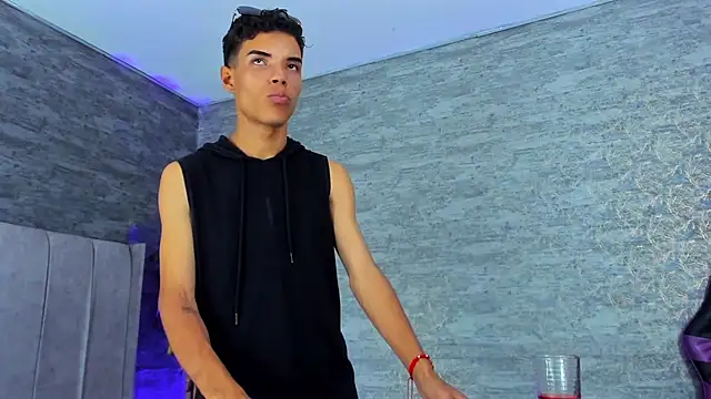 jhojan foxxx  online show from November 12, 8:59 am