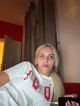 Andreea-Tina01A online show from October 13, 6:41 pm