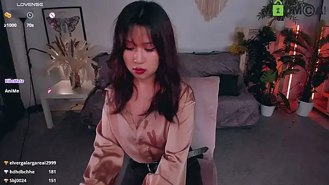 Snapshot of Erika_Kim chatting on July 13, 7:16 pm Erika Kim online show from July 13, 7:16 pm