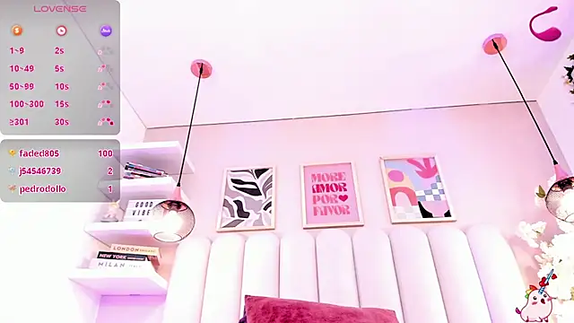 Snapshot of Isabella__gonzalez_ chatting on November 19, 9:42 am Isabella gonzalez online show from November 19, 9:42 am