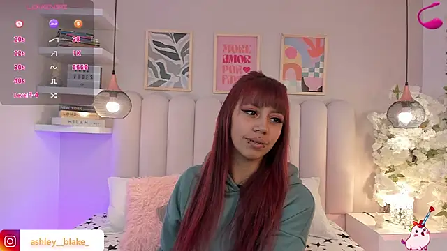 Snapshot of Isabella__gonzalez_ chatting on November 25, 3:17 am Isabella gonzalez online show from November 25, 3:17 am