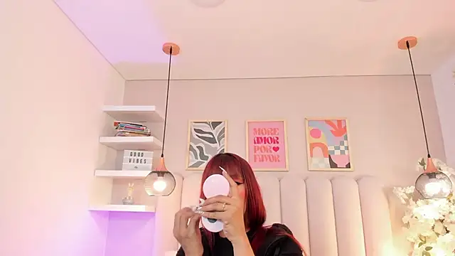 Snapshot of Isabella__gonzalez_ chatting on December 15, 2:27 am Isabella gonzalez online show from December 15, 2:27 am