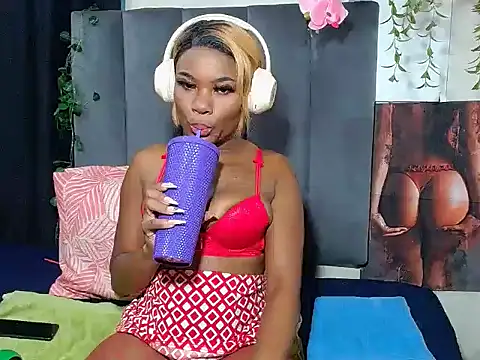 Snapshot of Lauren-001 chatting on October 22, 8:25 am Lauren-001 online show from October 22, 8:25 am