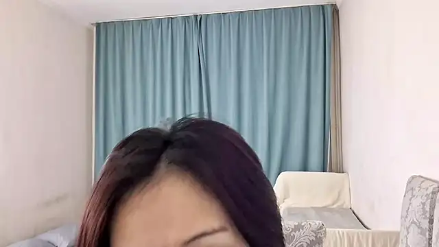 Lyndasilk online show from April 17, 4:10 pm