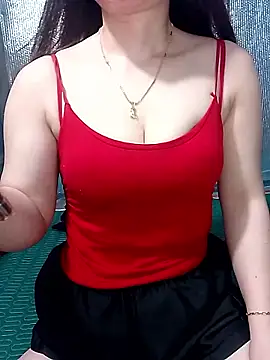 Snapshot of LeanaLy chatting on May 13, 12:30 am LeanaLy online show from May 13, 12:30 am