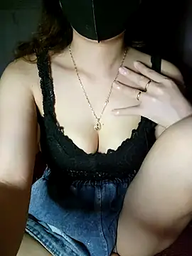 Snapshot of LinaCii chatting on October 31, 3:07 am LinaCii online show from October 31, 3:07 am