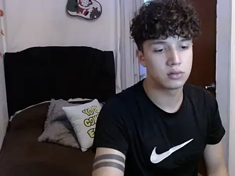 Snapshot of charly_926 chatting on December 2, 10:49 pm charly 926 online show from December 2, 10:49 pm