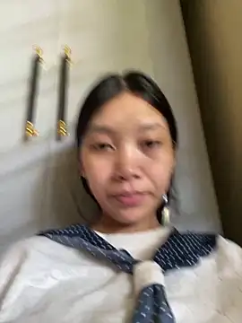 Snapshot of linh-lan1 chatting on June 16, 5:10 am linh-lan1 online show from June 16, 5:10 am