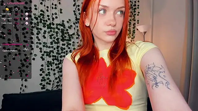 Snapshot of Foxy_blush chatting on October 12, 7:24 pm Foxy blush online show from October 12, 7:24 pm