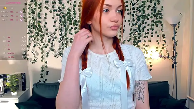 Snapshot of Foxy_blush chatting on November 9, 7:45 pm Foxy blush online show from November 9, 7:45 pm