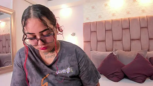 Snapshot of atennea_diiossa chatting on December 16, 11:37 am atennea diiossa online show from December 16, 11:37 am