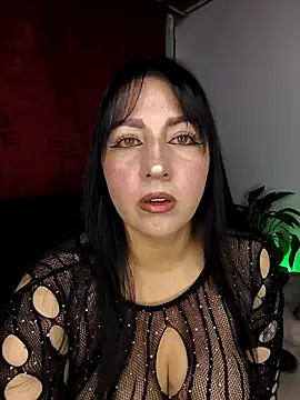 Snapshot of kitten25-hott chatting on October 25, 1:35 am kitten25-hott online show from October 25, 1:35 am