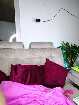 Snapshot of kitten25-hott chatting on October 31, 1:50 am kitten25-hott online show from October 31, 1:50 am