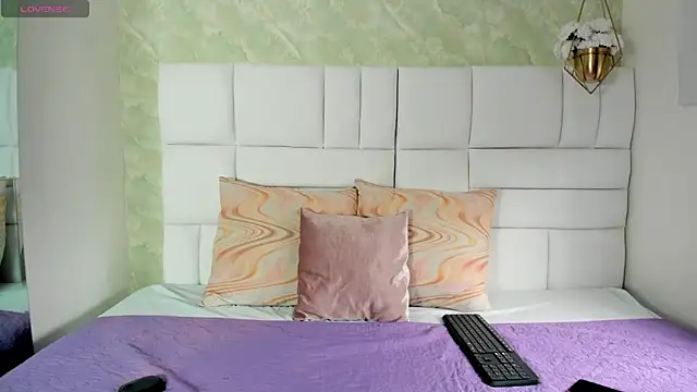 denisse khan online show from April 10, 10:14 pm