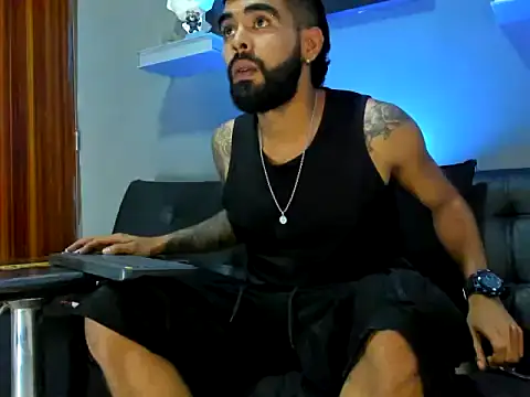 Snapshot of black_kameron_ chatting on November 6, 11:48 pm black kameron online show from November 6, 11:48 pm