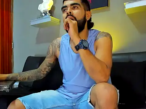 Snapshot of black_kameron_ chatting on November 10, 9:03 pm black kameron online show from November 10, 9:03 pm