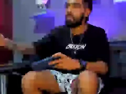 Snapshot of black_kameron_ chatting on November 12, 9:25 pm black kameron online show from November 12, 9:25 pm