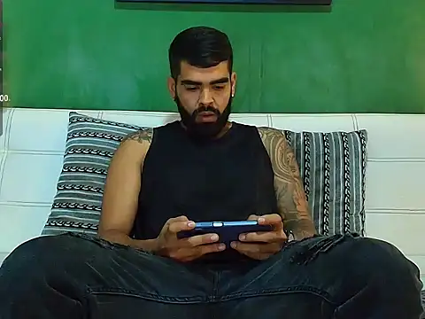 Snapshot of black_kameron_ chatting on November 13, 11:58 pm black kameron online show from November 13, 11:58 pm