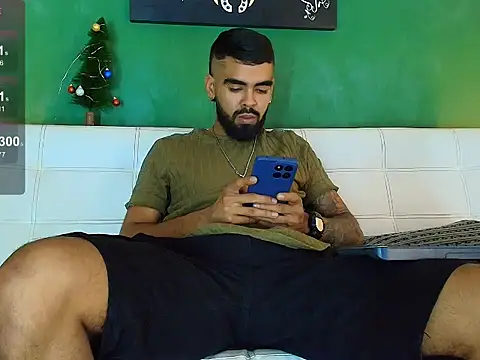 Snapshot of black_kameron_ chatting on November 15, 11:54 pm black kameron online show from November 15, 11:54 pm