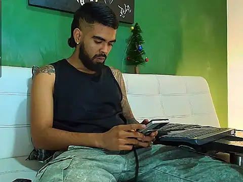 Snapshot of black_kameron_ chatting on November 26, 2:12 am black kameron online show from November 26, 2:12 am