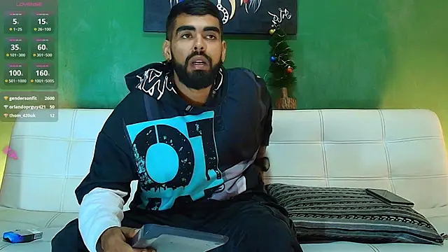 Snapshot of black_kameron_ chatting on December 3, 5:37 am black kameron online show from December 3, 5:37 am