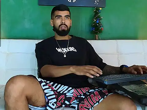 Snapshot of black_kameron_ chatting on December 14, 8:46 pm black kameron online show from December 14, 8:46 pm