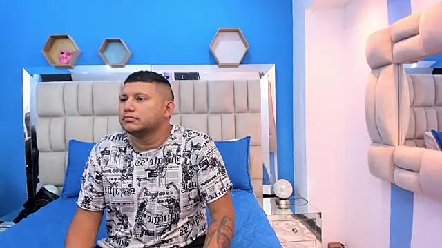 catalina and jhon online show from October 24, 12:23 pm