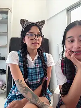 Snapshot of l0lita_sweet chatting on February 6, 3:26 pm l0lita sweet online show from February 6, 3:26 pm