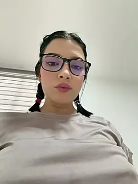 Snapshot of l0lita_sweet chatting on April 26, 9:23 pm l0lita sweet online show from April 26, 9:23 pm