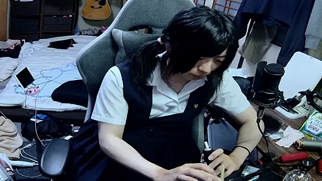 Snapshot of harinyanxxx chatting on June 20, 8:33 pm harinyanxxx online show from June 20, 8:33 pm